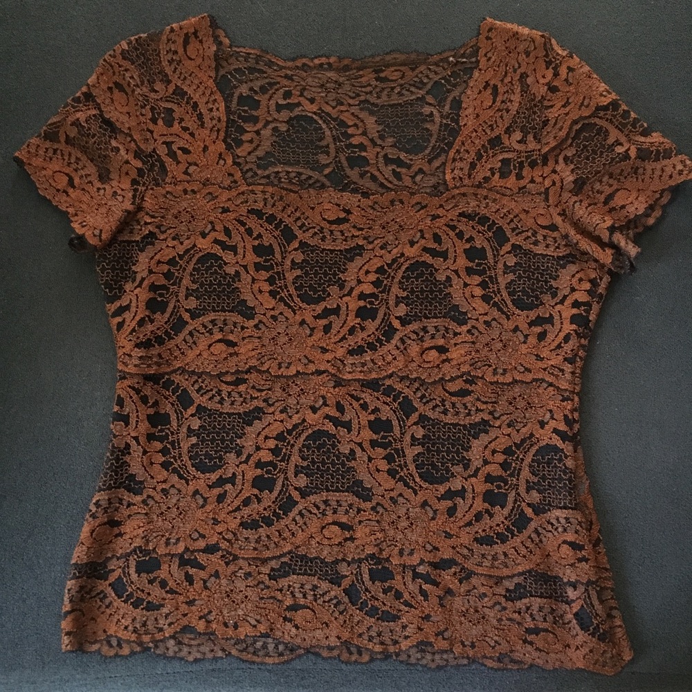 Lace square neck short sleeve blouse.